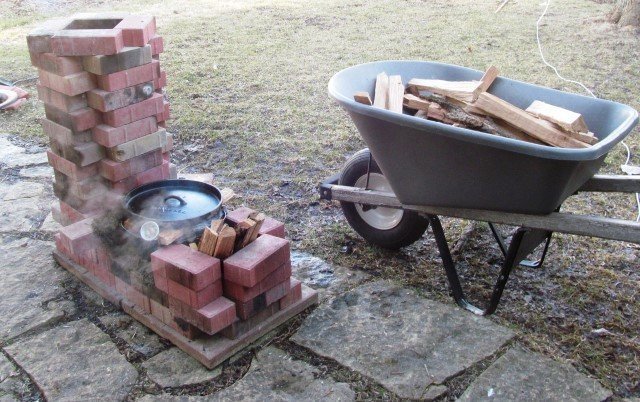 Built by stacking the dry bricks into a chimney and burn chamber. Sap is boiling. All smoke is just the steam from the dutch oven evaporator.